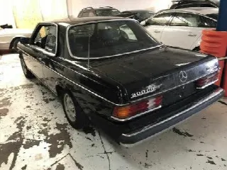 Foto 2 di 2: MERCEDES-BENZ W123 