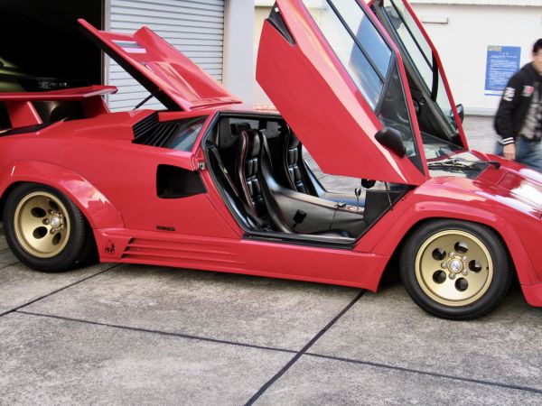 LAMBORGHINI Countach QV - 18,000 Km only from new.