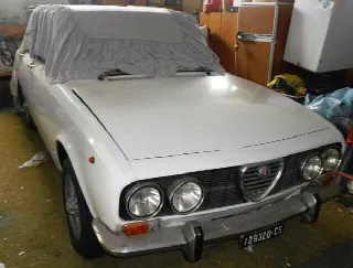 Foto 2 di 13: ALFA ROMEO 2000  