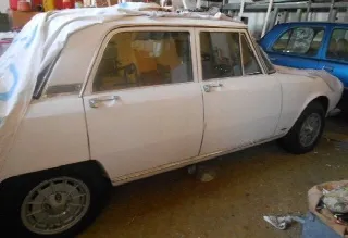 Foto 4 di 13: ALFA ROMEO 2000  