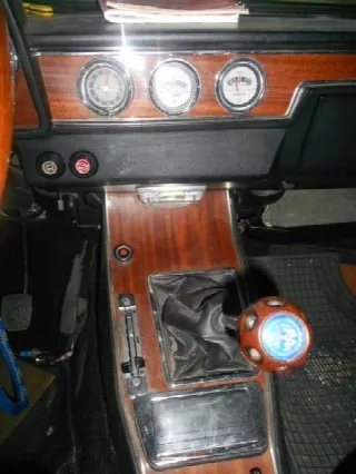 Foto 8 di 13: ALFA ROMEO 2000  