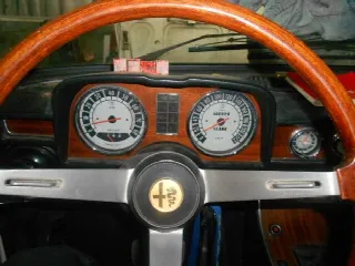 Foto 9 di 13: ALFA ROMEO 2000  