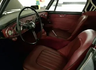 Foto 2 di 4: AUSTIN HEALEY 3000 BJ7 