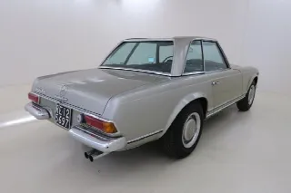 Foto 8 di 9: MERCEDES-BENZ SL Pagoda (1963-1971) 250 California 