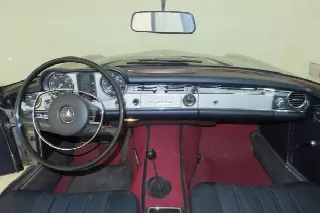 Foto 6 di 9: MERCEDES-BENZ SL Pagoda (1963-1971) 250 California 