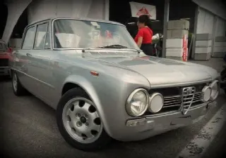 Foto 3 di 9: ALFA ROMEO Giulia Super Berlina 