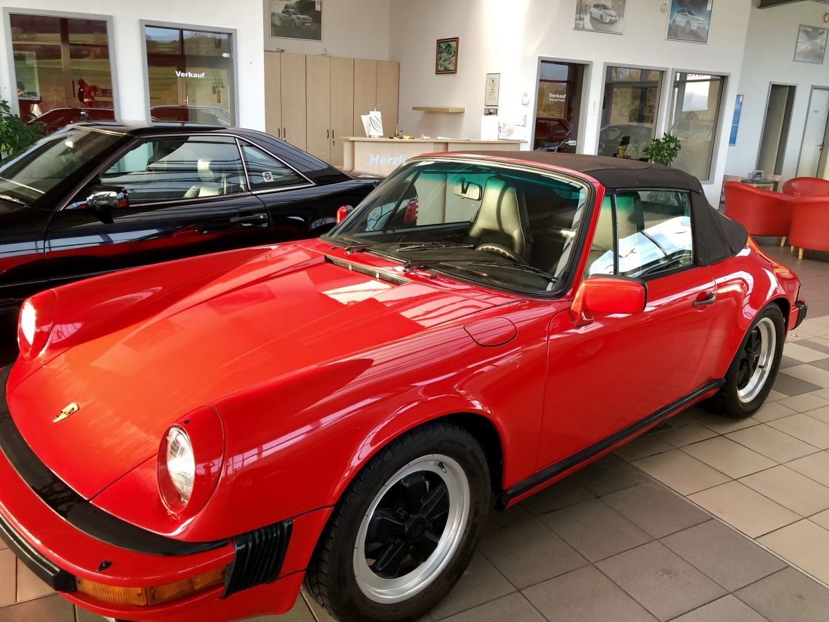 PORSCHE 911 Carrera 