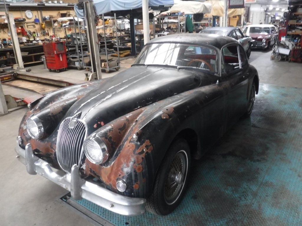 JAGUAR XK 150 Jaguar XK 150 Coupé black to restore