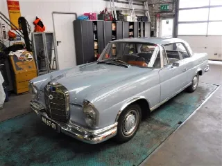 Foto 15 di 29: MERCEDES-BENZ 220 SE Coupè
