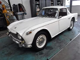 Foto 2 di 40: TRIUMPH TR4 A surrey 
