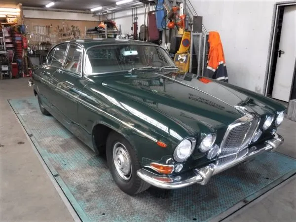 JAGUAR 420G no. 7776