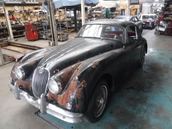 JAGUAR XK 150 Jaguar XK 150 Coupé black to restore