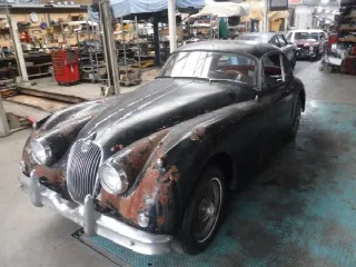 Foto 1 di 18: JAGUAR XK 150 Jaguar XK 150 Coupé black to restore