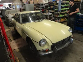 Foto 1 di 12: MG B GT to restore ''70