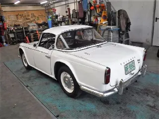 Foto 3 di 40: TRIUMPH TR4 A surrey 