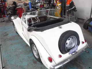 Foto 4 di 31: MORGAN Plus 4 DHC