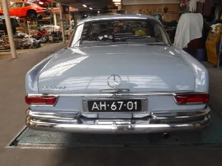Foto 16 di 29: MERCEDES-BENZ 220 SE Coupè