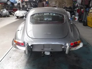 Foto 7 di 46: JAGUAR E-Type SI (1961-1968) 1962