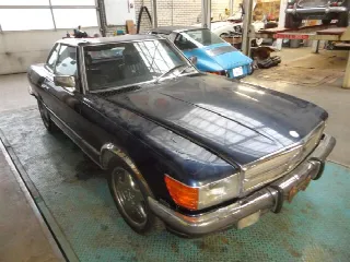 Foto 9 di 15: MERCEDES-BENZ SL(1971-1989) 380 SL blue