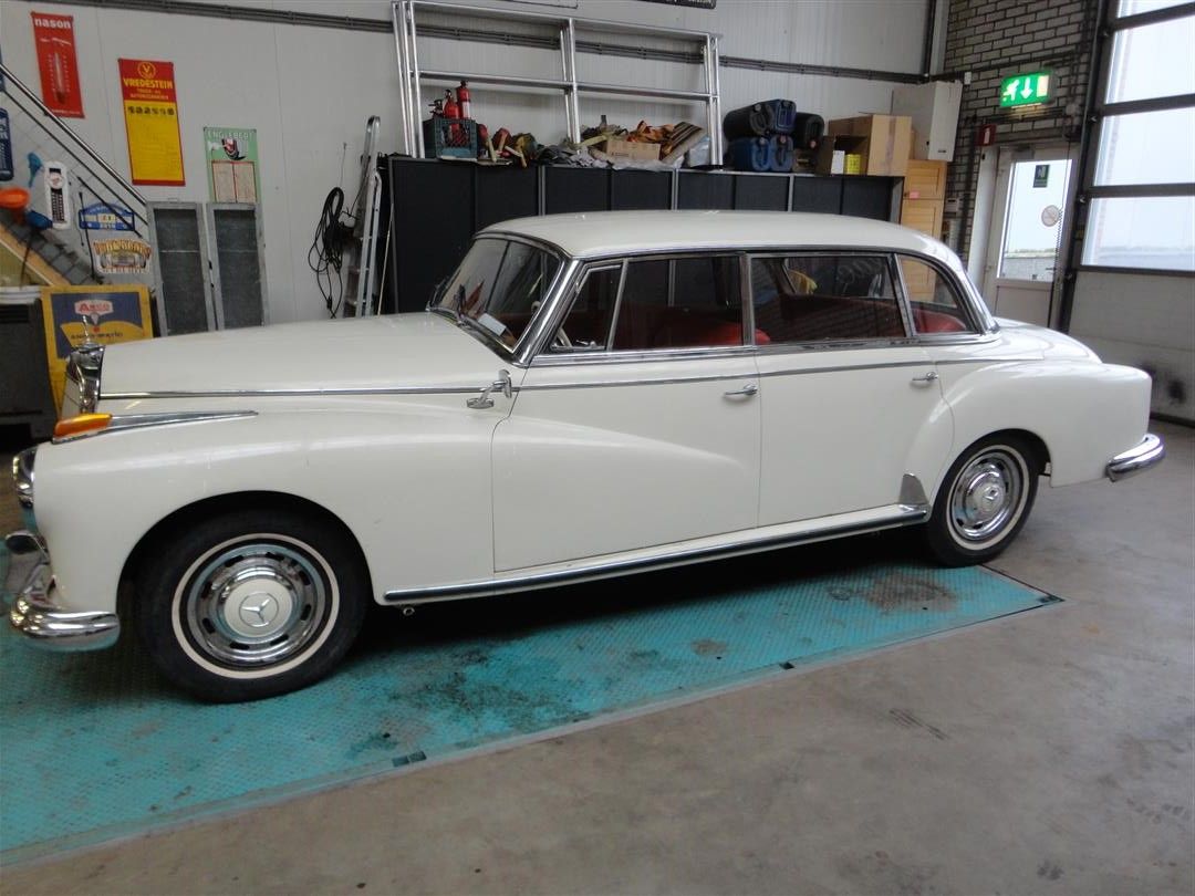 MERCEDES-BENZ 300 Dora
