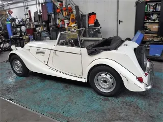 Foto 28 di 31: MORGAN Plus 4 DHC