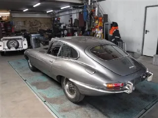 Foto 8 di 46: JAGUAR E-Type SI (1961-1968) 1962