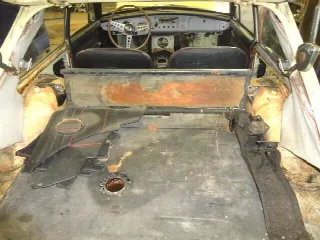 Foto 4 di 12: MG B GT to restore ''70