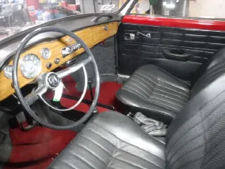 Foto 8 di 50: Volkswagen Karmann Ghia Red
