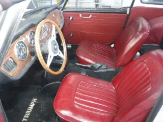 Foto 9 di 40: TRIUMPH TR4 A surrey 
