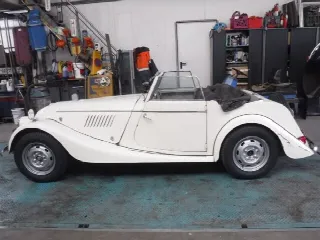 Foto 6 di 31: MORGAN Plus 4 DHC