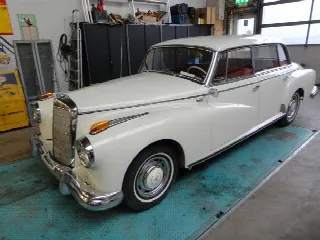 Foto 2 di 23: MERCEDES-BENZ 300 Dora