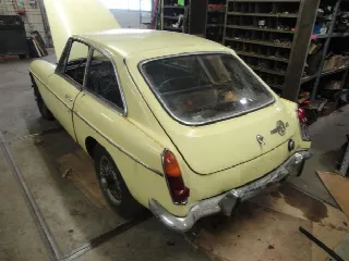 Foto 5 di 12: MG B GT to restore ''70