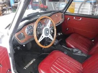 Foto 10 di 40: TRIUMPH TR4 A surrey 