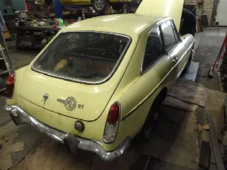 Foto 6 di 12: MG B GT to restore ''70
