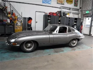 Foto 10 di 46: JAGUAR E-Type SI (1961-1968) 1962