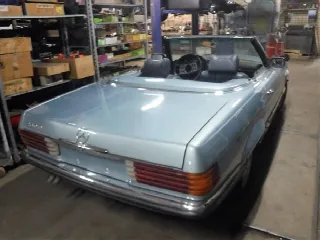 Foto 9 di 29: MERCEDES-BENZ 280 SL type W107 blue