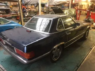 Foto 10 di 15: MERCEDES-BENZ SL(1971-1989) 380 SL blue