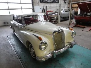 Foto 8 di 23: MERCEDES-BENZ 300 Dora