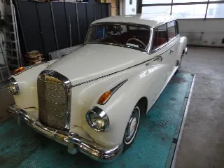 Foto 7 di 23: MERCEDES-BENZ 300 Dora