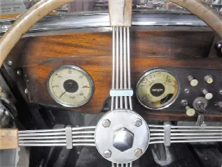 Foto 15 di 31: MORGAN Plus 4 DHC