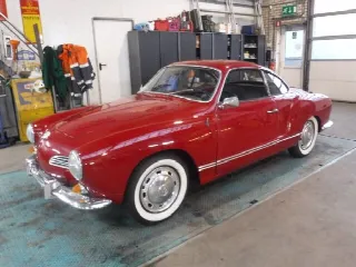 Foto 2 di 50: Volkswagen Karmann Ghia Red