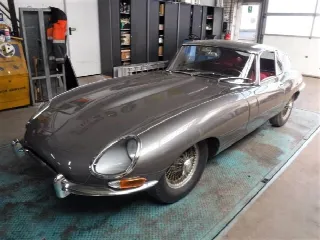 Foto 5 di 46: JAGUAR E-Type SI (1961-1968) 1962