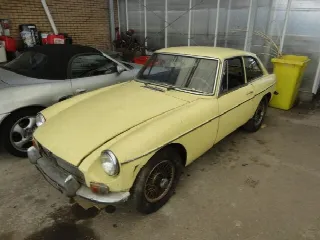 Foto 3 di 12: MG B GT to restore ''70