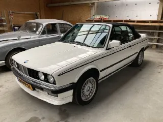 Foto 3 di 17: BMW 325 i  Cabrio 
