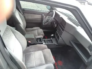 Foto 2 di 3: ALFA ROMEO 75 3.0 V6 America 