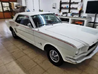Foto 3 di 5: FORD Mustang 200 3.3L Coupe / Hardtop 