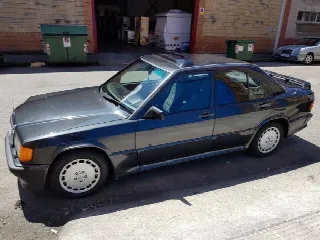 Foto 4 di 5: MERCEDES-BENZ 190 E 