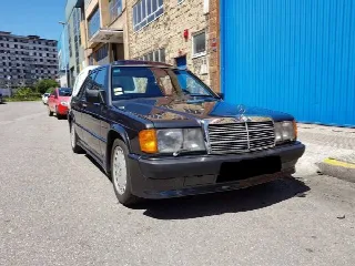 Foto 3 di 5: MERCEDES-BENZ 190 E 