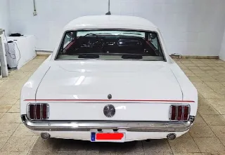 Foto 2 di 4: FORD Mustang 200 3.3L 
