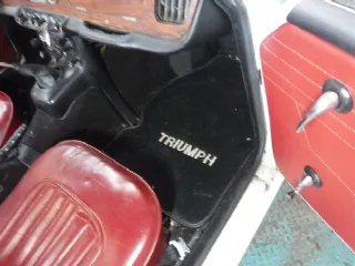 Foto 13 di 40: TRIUMPH TR4 A surrey 